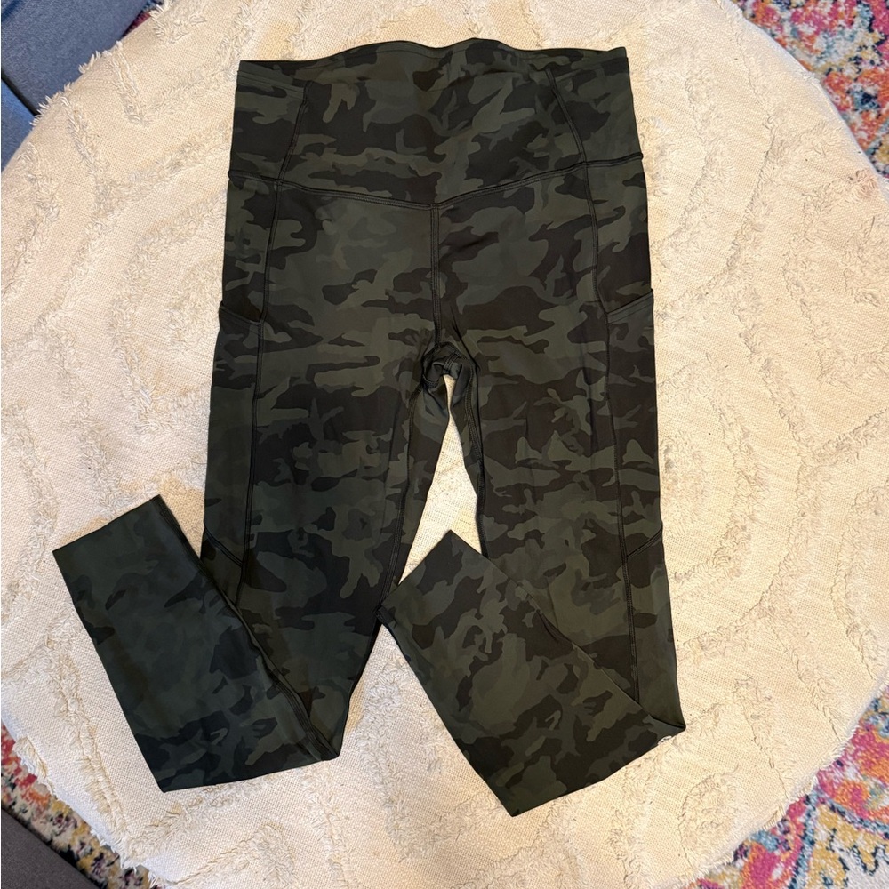 Lululemon - Fast & Free 7/8 Tight 25” - incognito camo multi gator green